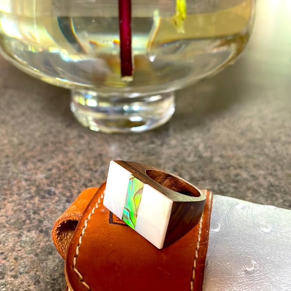 Summer shel inlay ring, size 6/7 +/-  with wood.